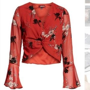 4SI3NNA Twist Front Crop Top